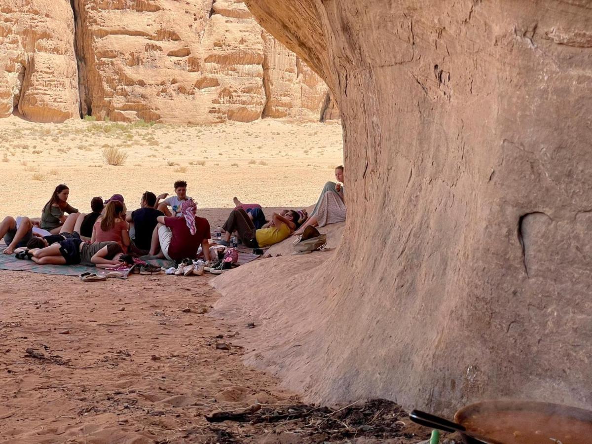Wadi Rum Bedouin Tour With A Camp Buitenkant foto
