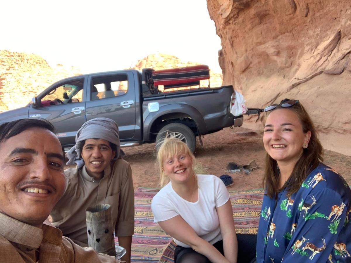 Wadi Rum Bedouin Tour With A Camp Buitenkant foto