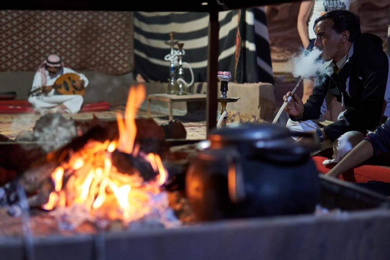 Wadi Rum Bedouin Tour With A Camp Buitenkant foto