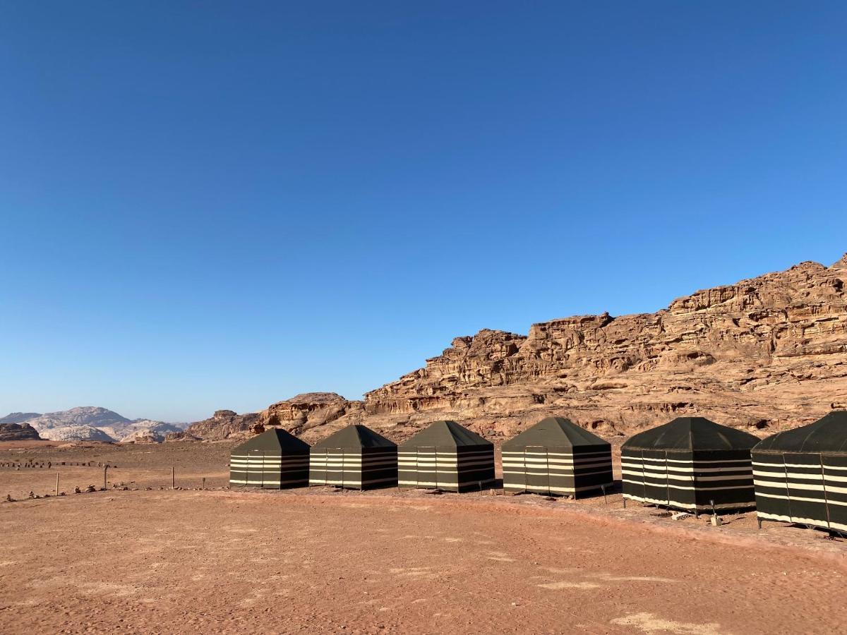 Wadi Rum Bedouin Tour With A Camp Buitenkant foto