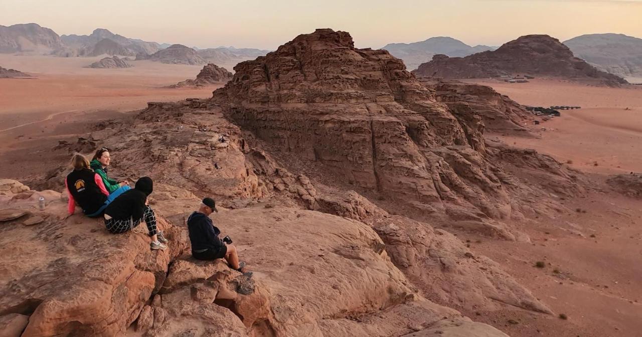 Wadi Rum Bedouin Tour With A Camp Buitenkant foto