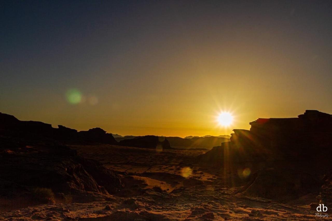Wadi Rum Bedouin Tour With A Camp Buitenkant foto