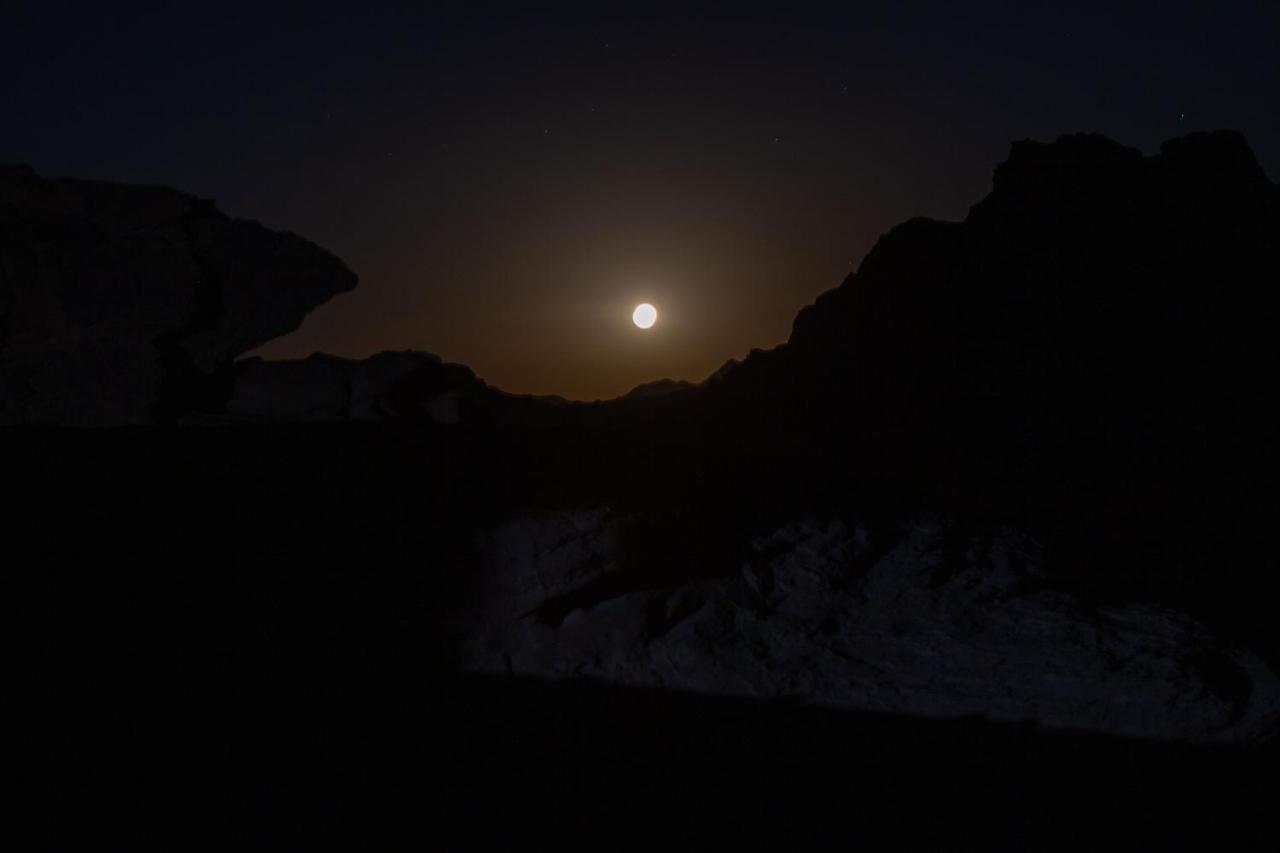 Wadi Rum Bedouin Tour With A Camp Buitenkant foto