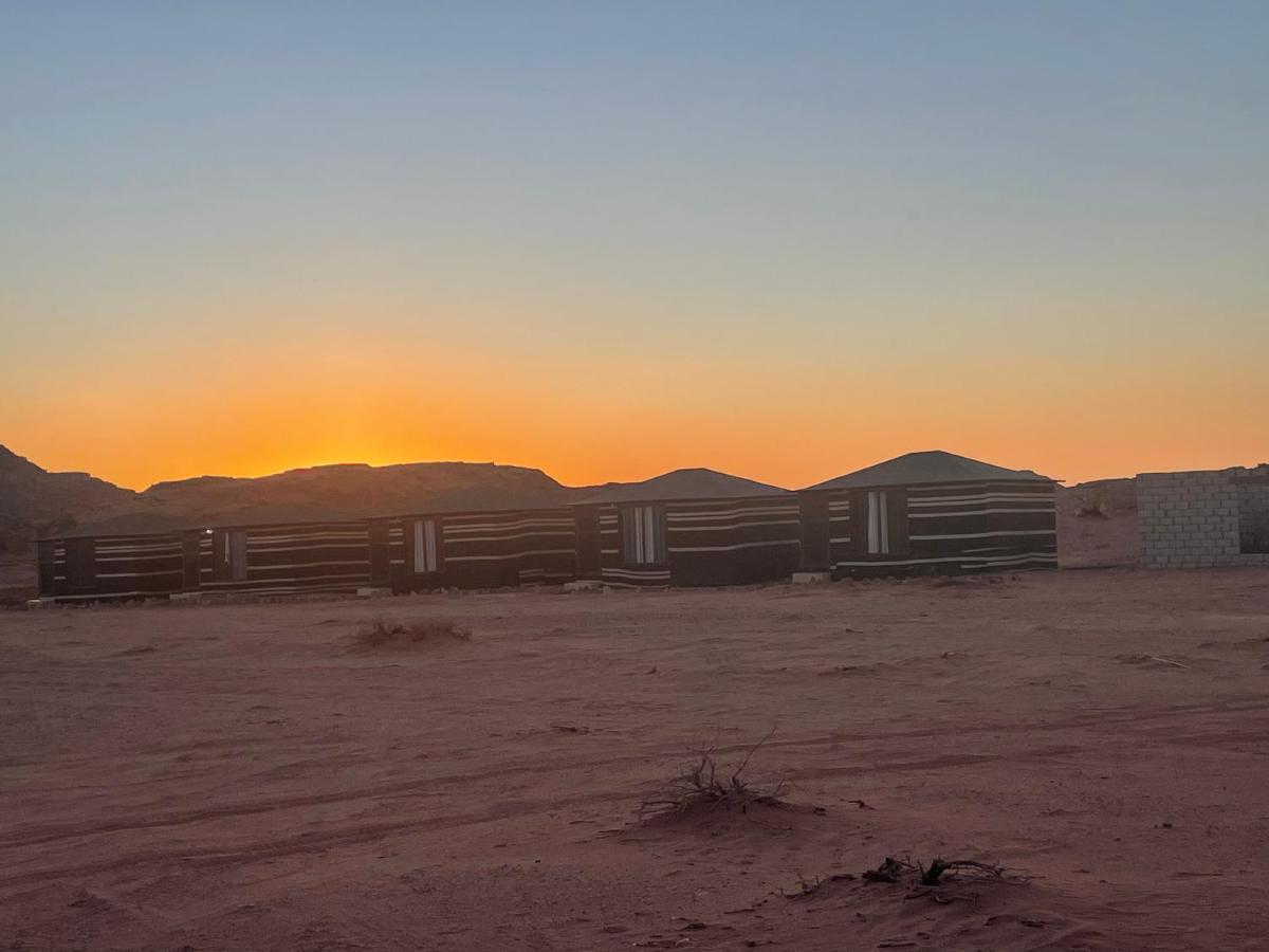 Wadi Rum Bedouin Tour With A Camp Buitenkant foto