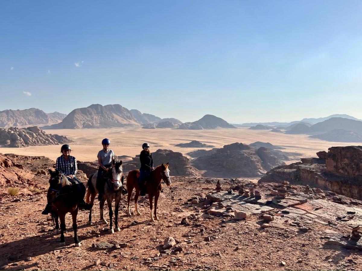 Wadi Rum Bedouin Tour With A Camp Buitenkant foto