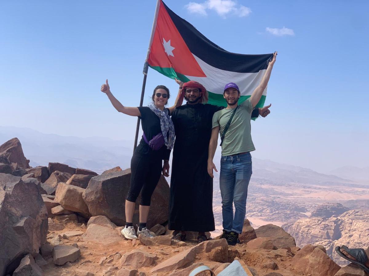 Wadi Rum Bedouin Tour With A Camp Buitenkant foto