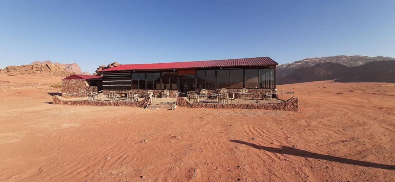 Wadi Rum Bedouin Tour With A Camp Buitenkant foto