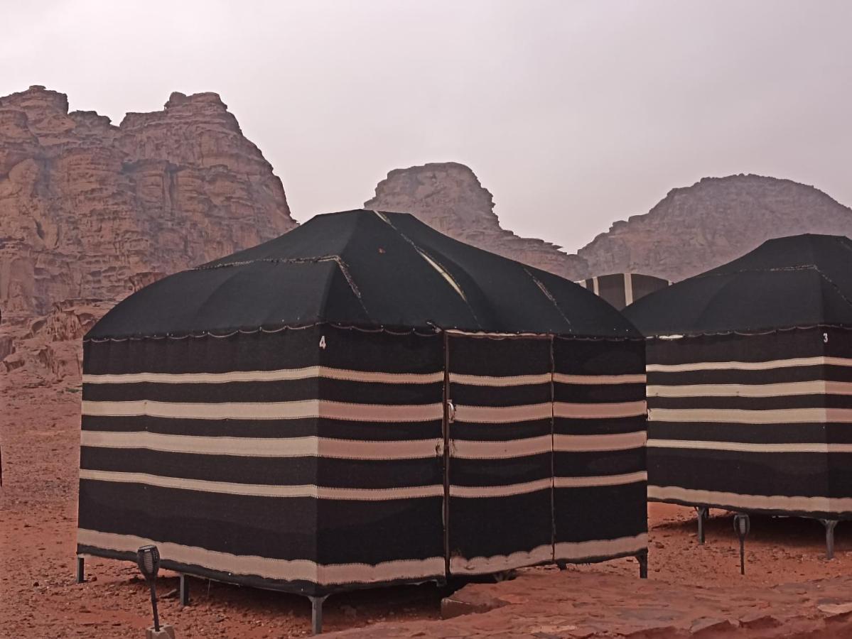 Wadi Rum Bedouin Tour With A Camp Buitenkant foto