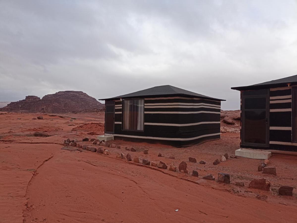 Wadi Rum Bedouin Tour With A Camp Buitenkant foto