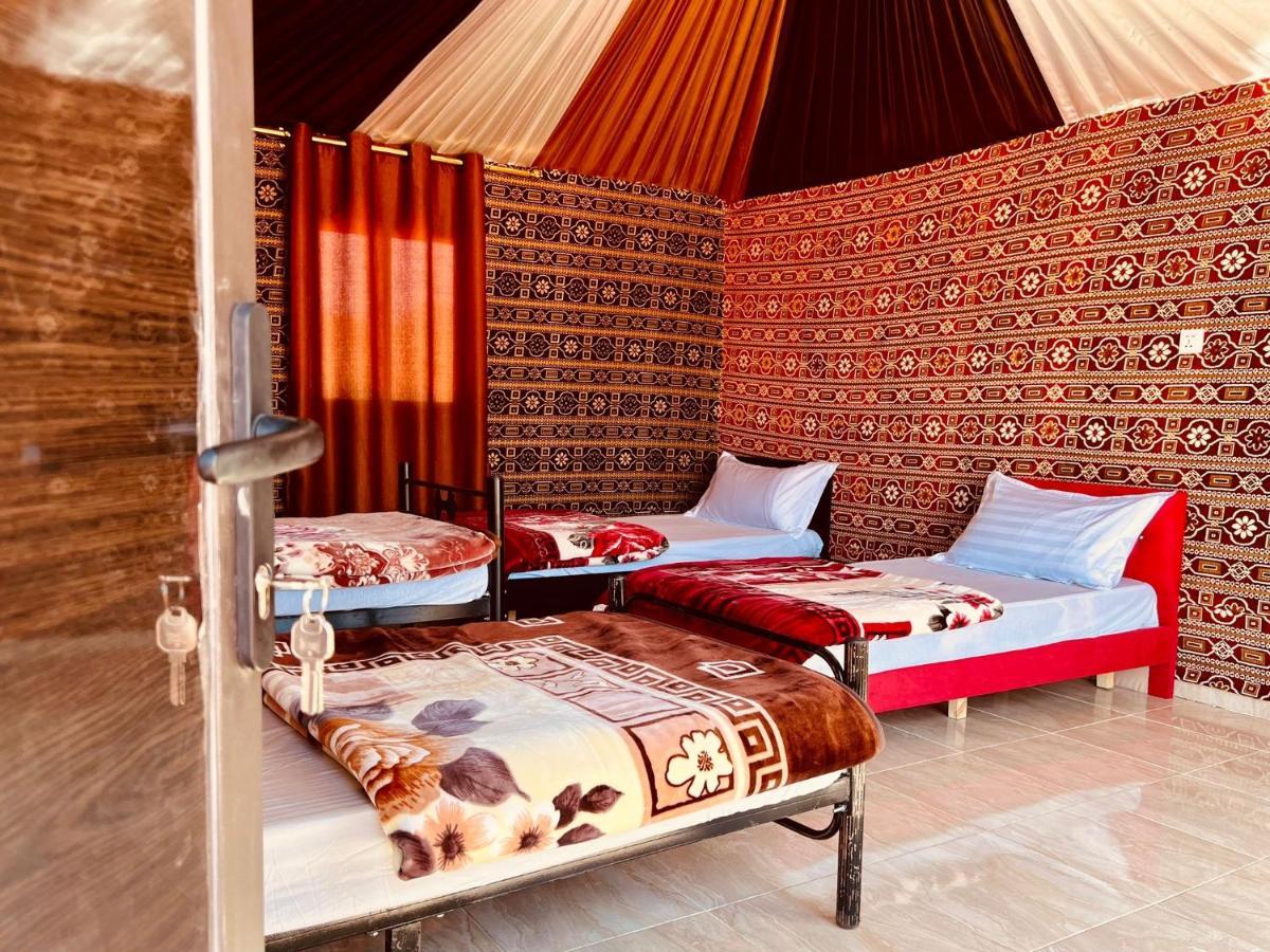 Wadi Rum Bedouin Tour With A Camp Buitenkant foto